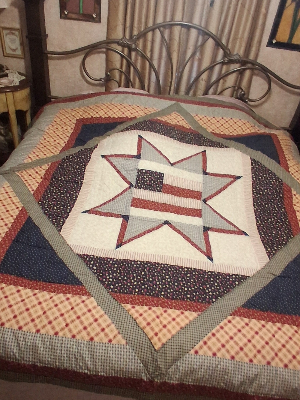 Home Collection Patriotic Star Patchwork Quilt in Red, Blue, Cream